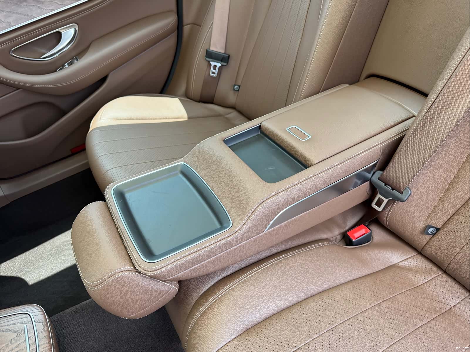 Mercedes-Benz E-Class, 2022 37