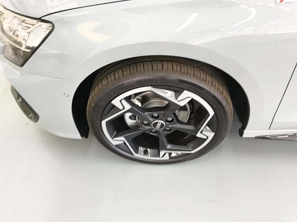 Audi Flying Spur, 2026 23