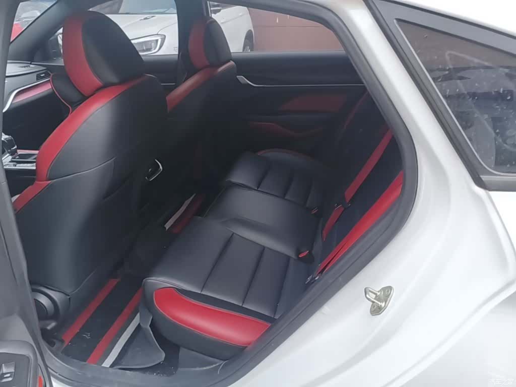 Geely Binray, 2022 17