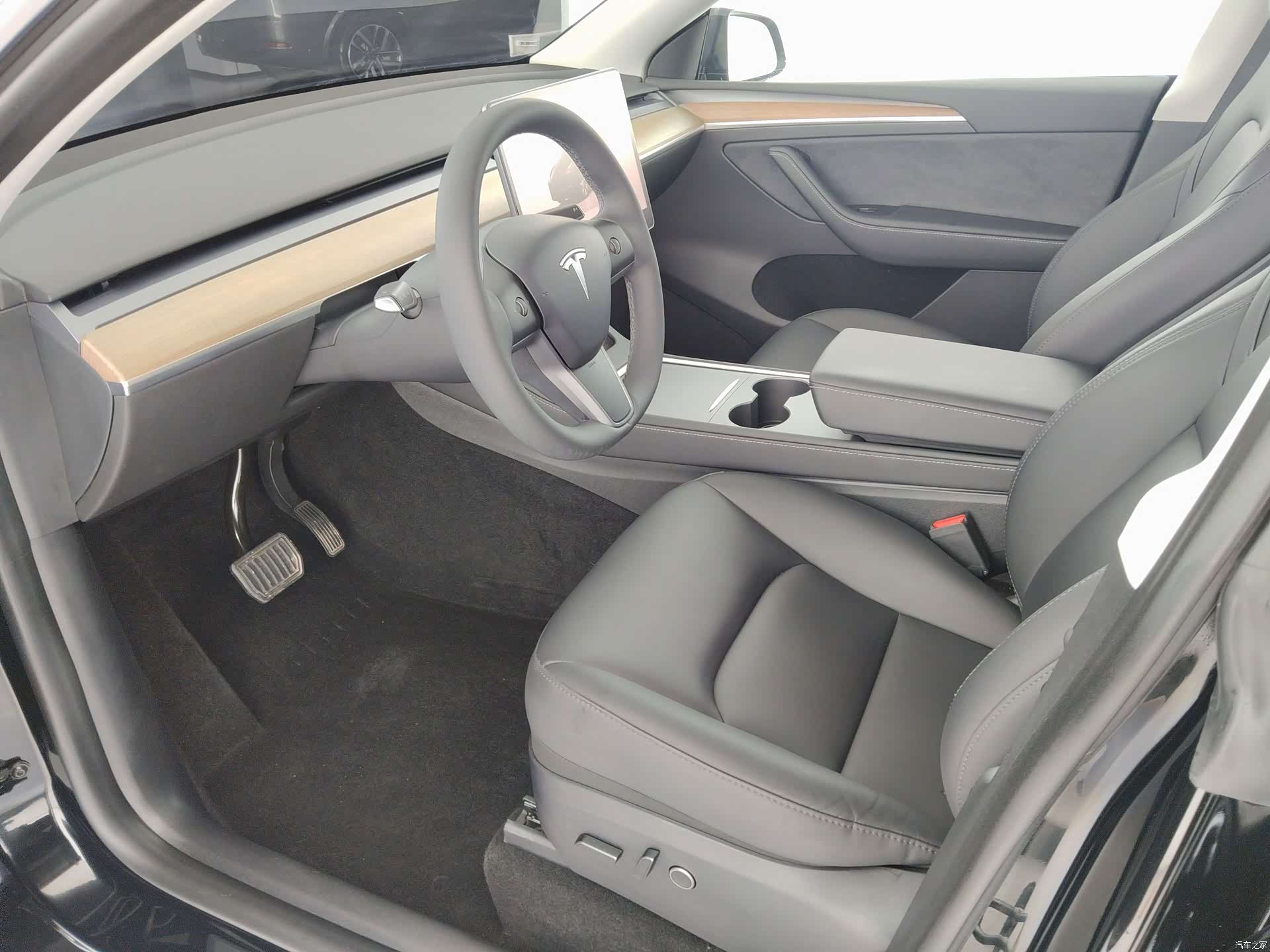 Tesla Model Y, 2023 13