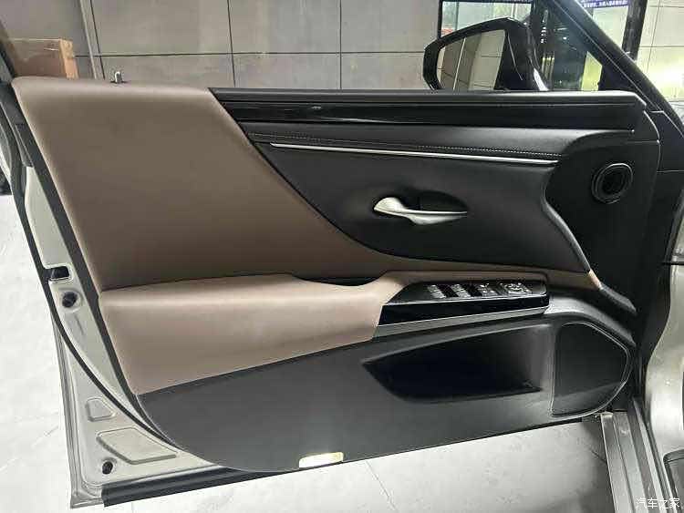 Lexus ES, 2022 3