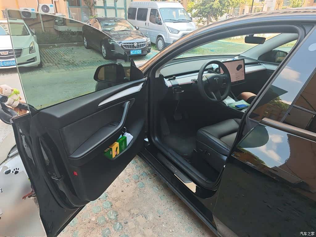 Tesla Model Y, 2023 12