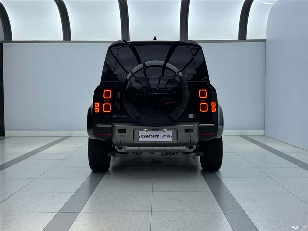 Land Rover Defender, 2025 3