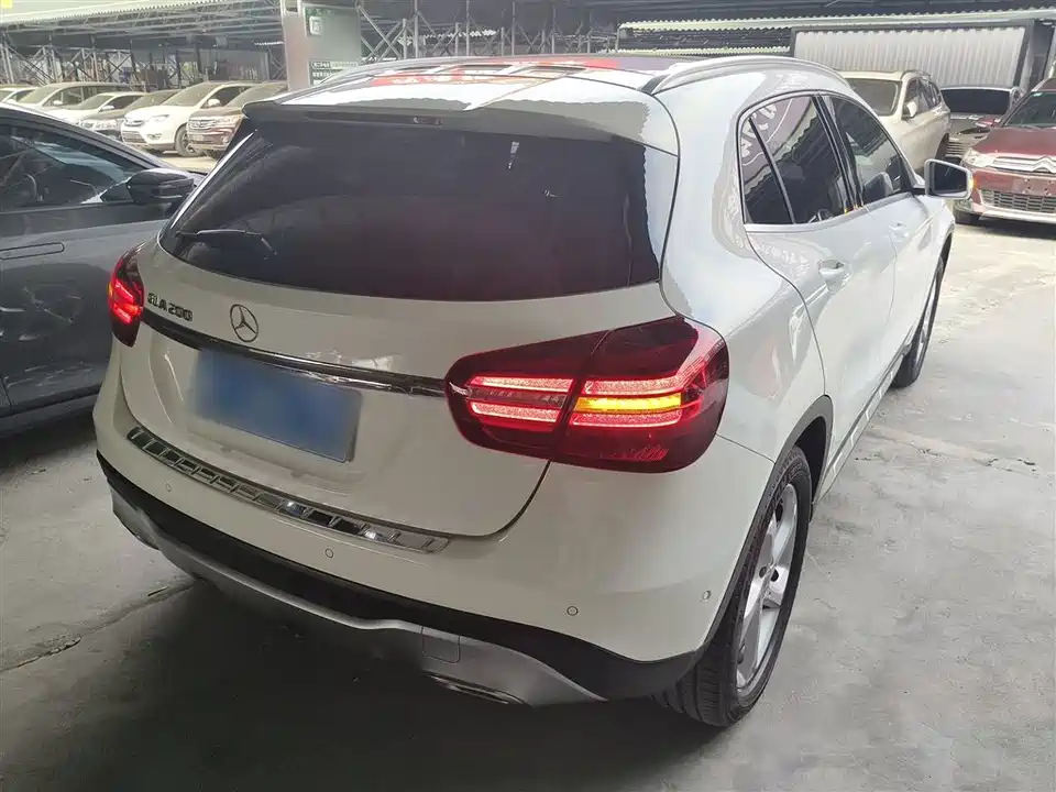 Mercedes-Benz GLA