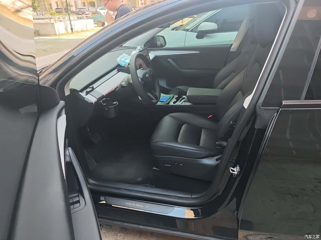 Tesla Model Y, 2023 11