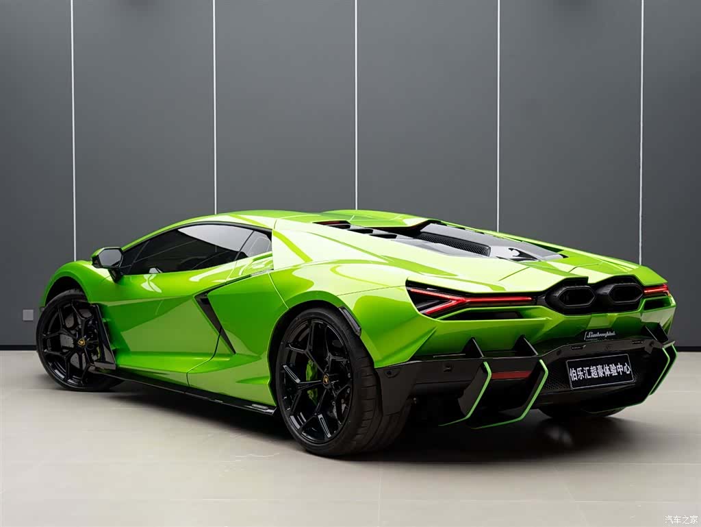 Lamborghini Revuelto, 2025 7