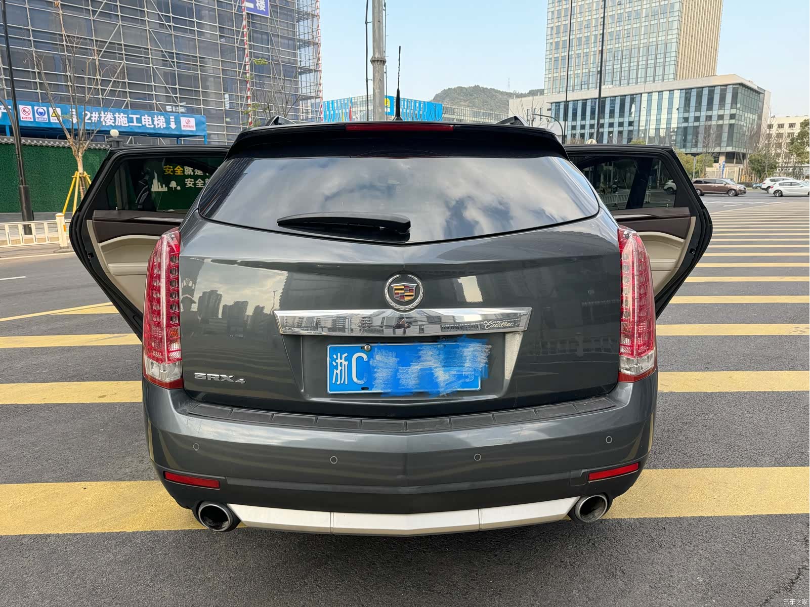 Cadillac SRX, 2010 6