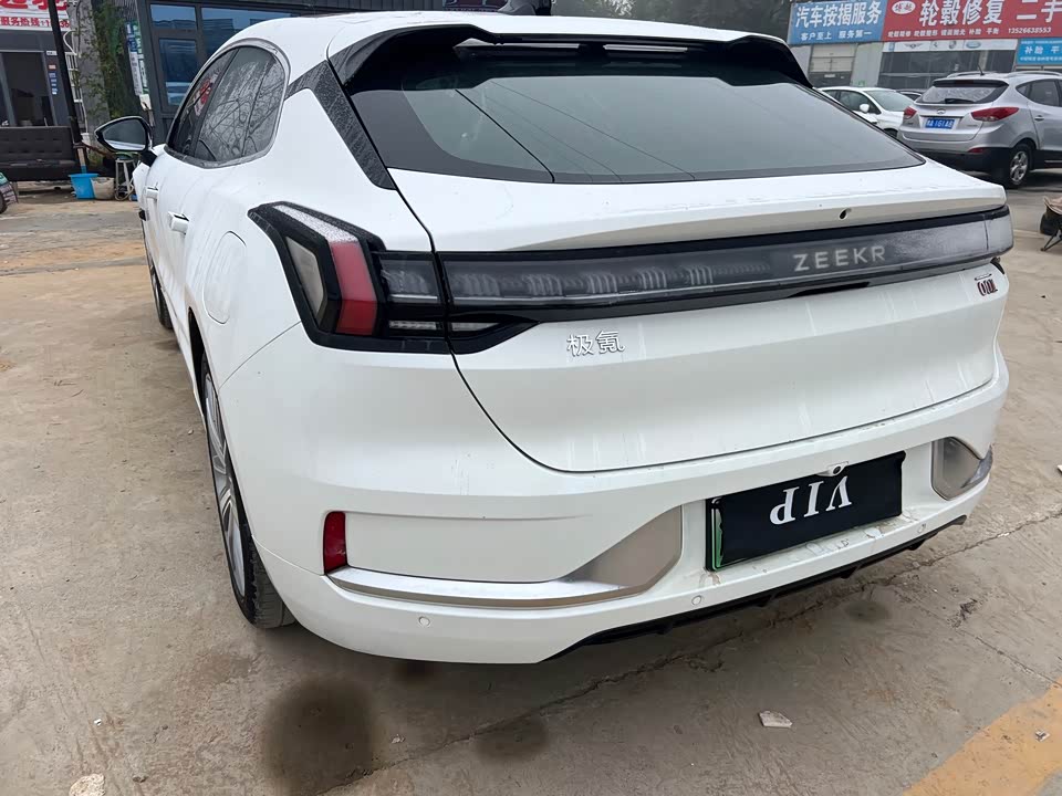 Zeekr 001