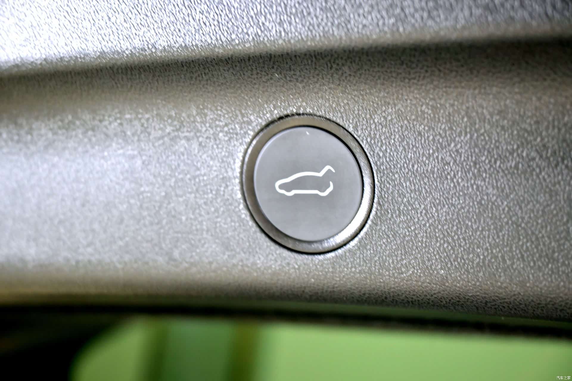 Tesla Model Y, 2024 16