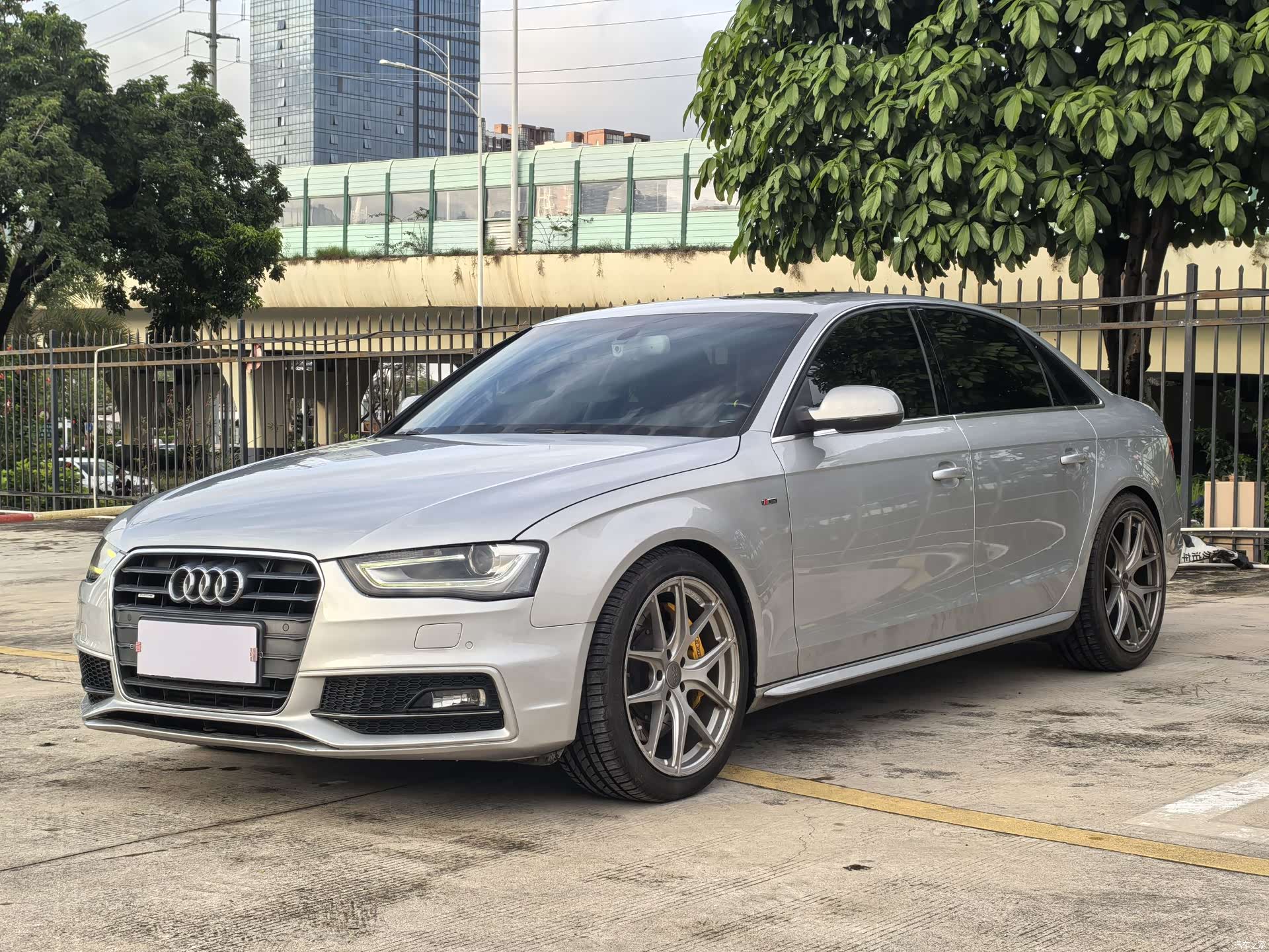 Audi A4L, 2016 1