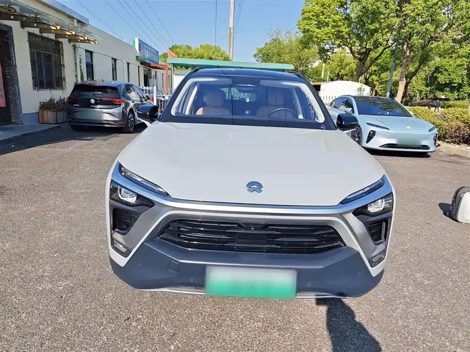 NIO ES8