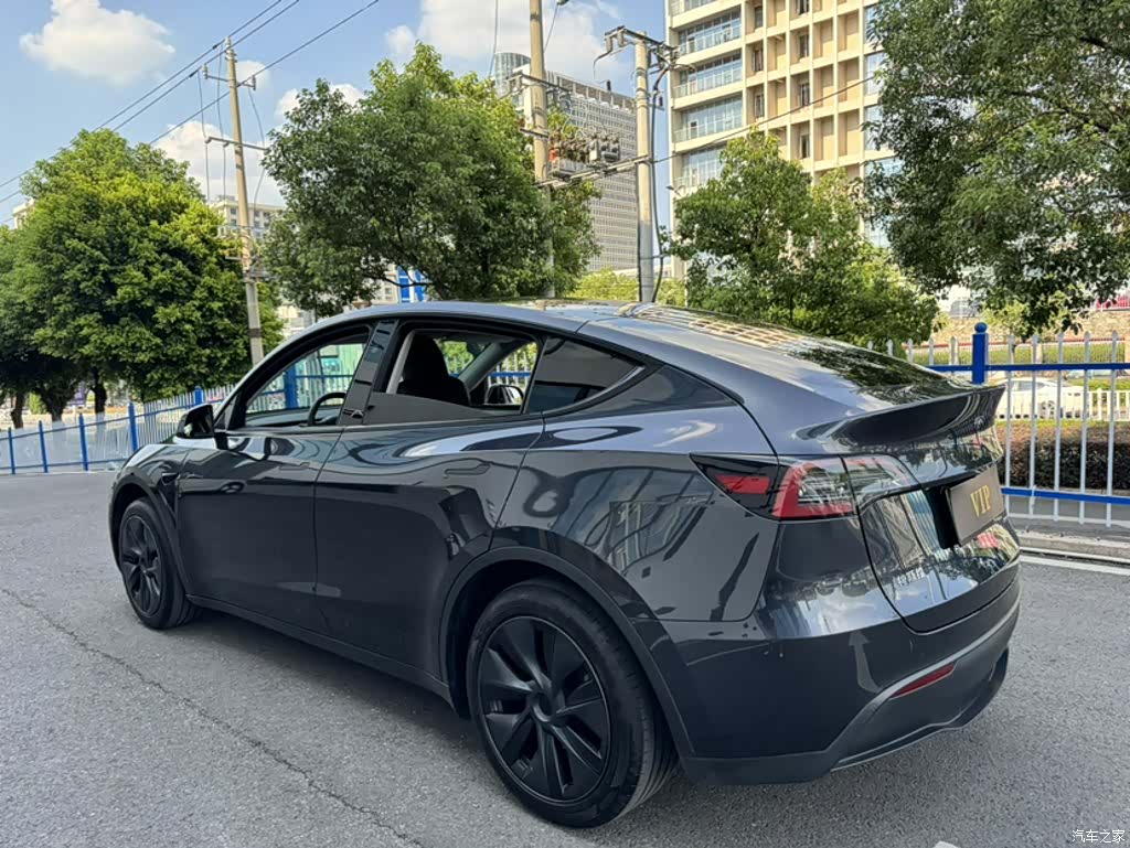 Tesla Model Y, 2024 13