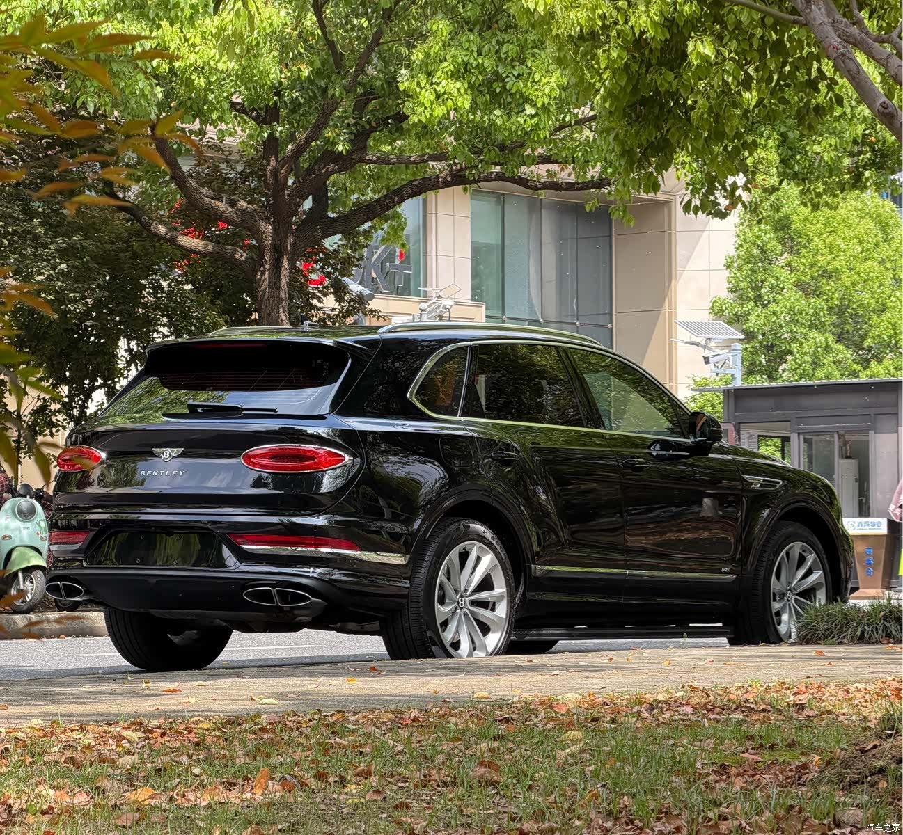Bentley Bentayga, 2023 23