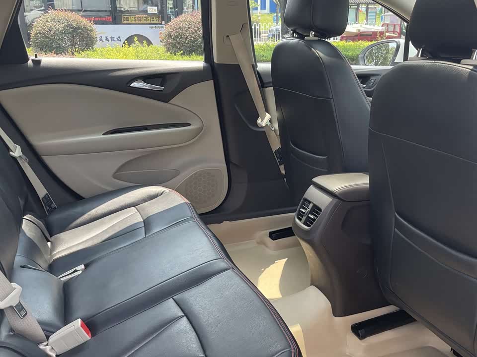 Dongfeng Enshi Car