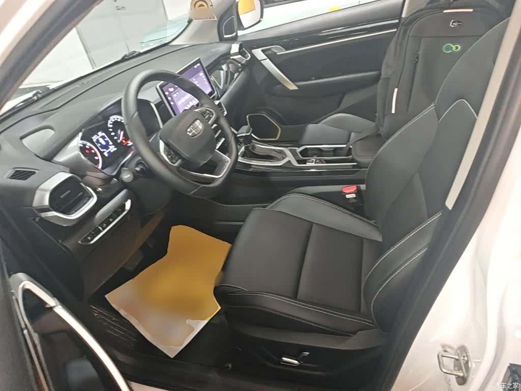 Geely Coolray, 2025 15