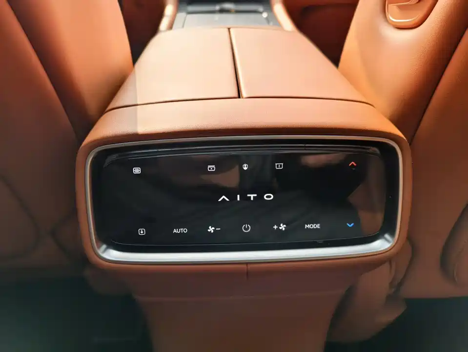 AITO Ask the world M9