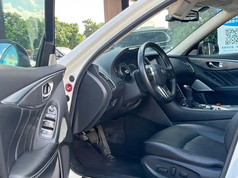 Infiniti Q50L