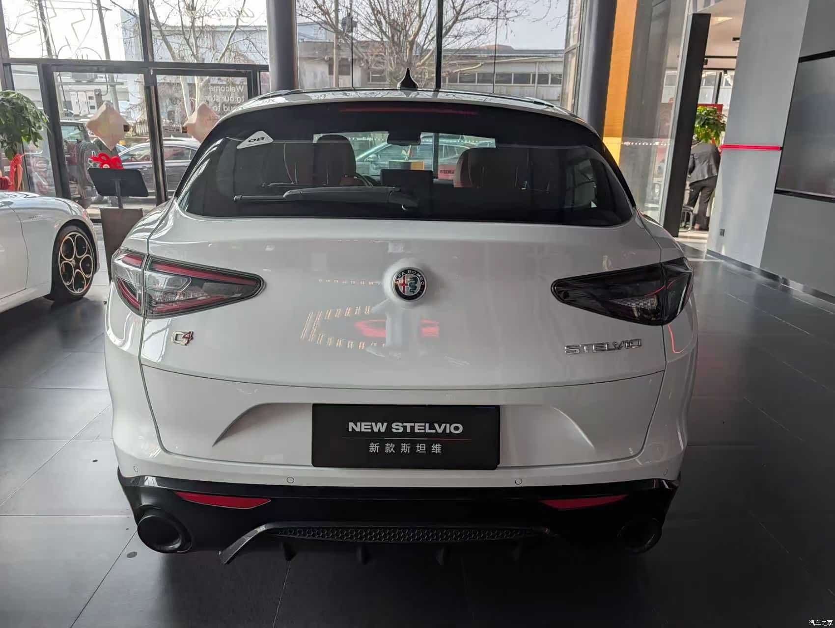 Alfa Romeo Stelvio, 2024 8