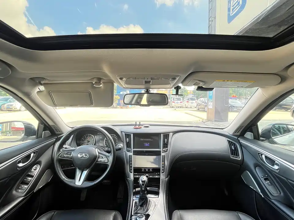 Infiniti Q50L