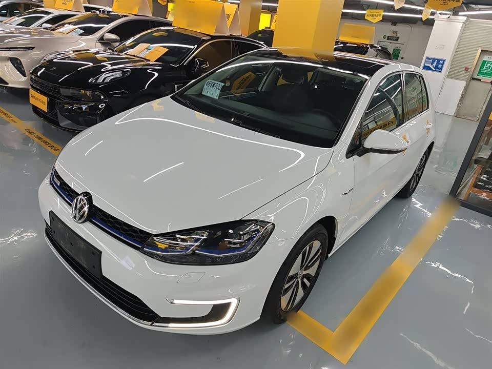 Volkswagen Golf*pure electricity