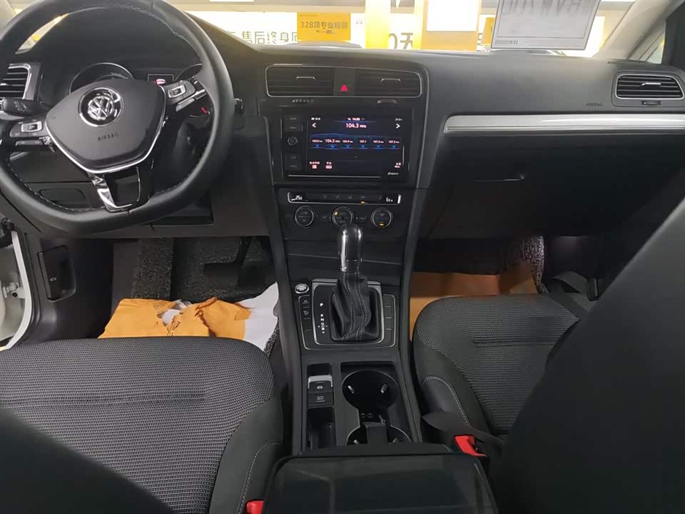 Volkswagen Golf*pure electricity