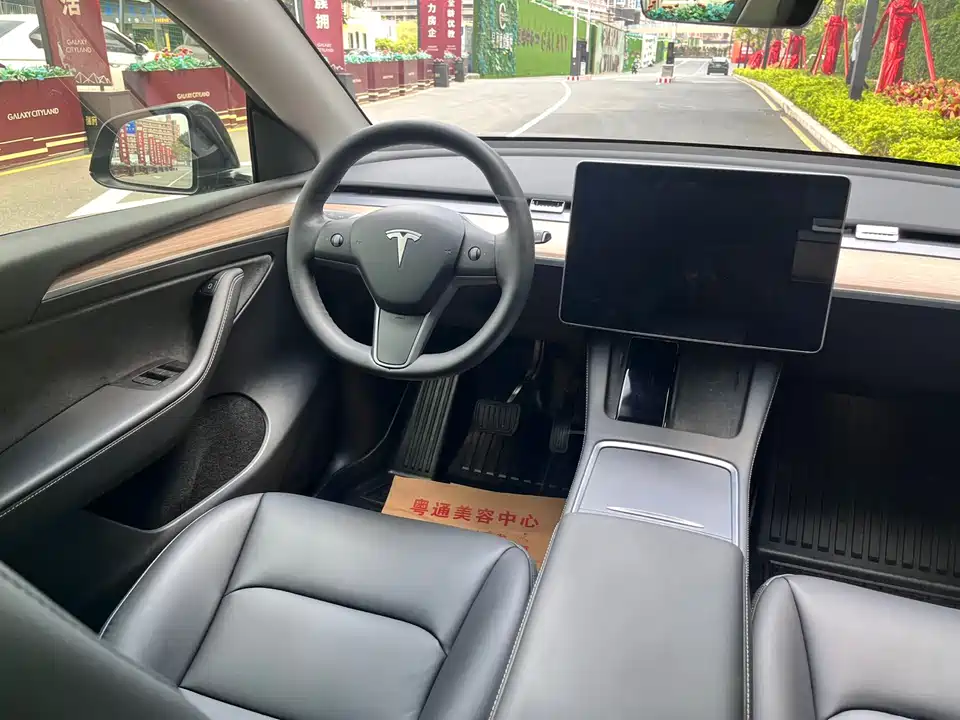 Tesla Model Y Tesla Model Y