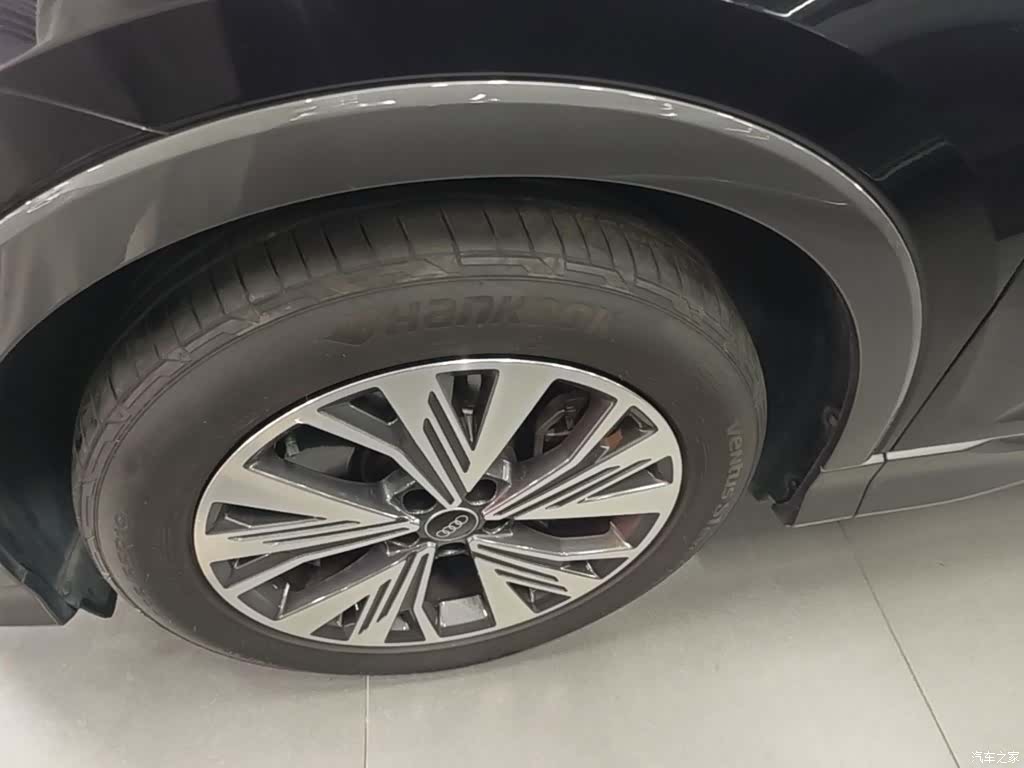Audi Q5 e-tron, 2023 23