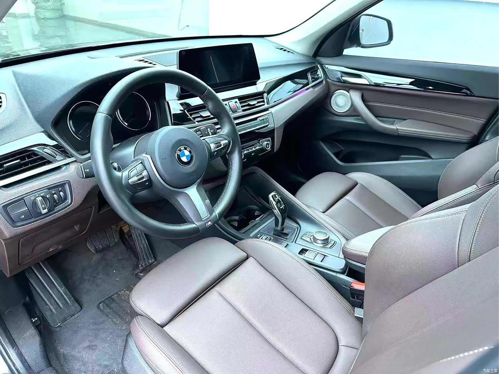 BMW X1, 2021 все фото