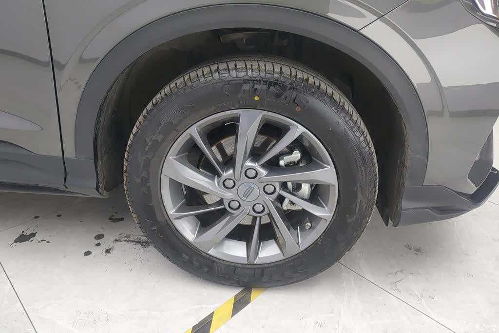 Geely Coolray, 2025 6