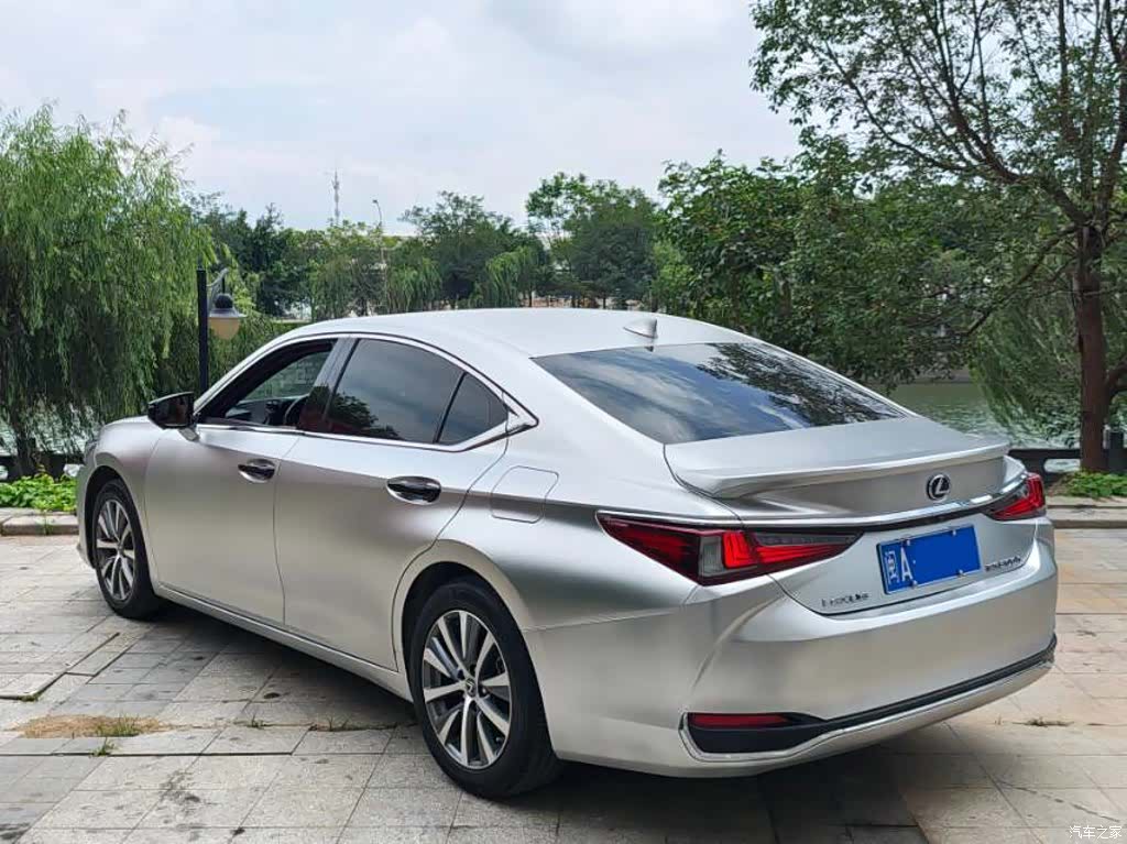 Lexus ES, 2020 3
