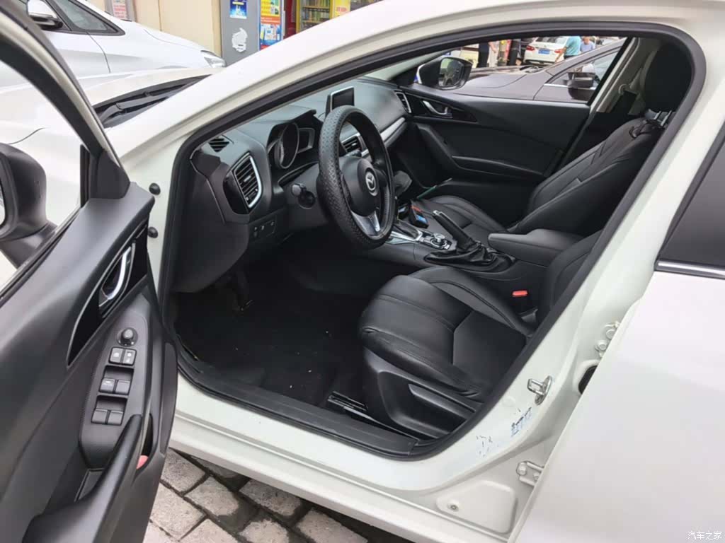 Mazda Mazda3, 2015 16