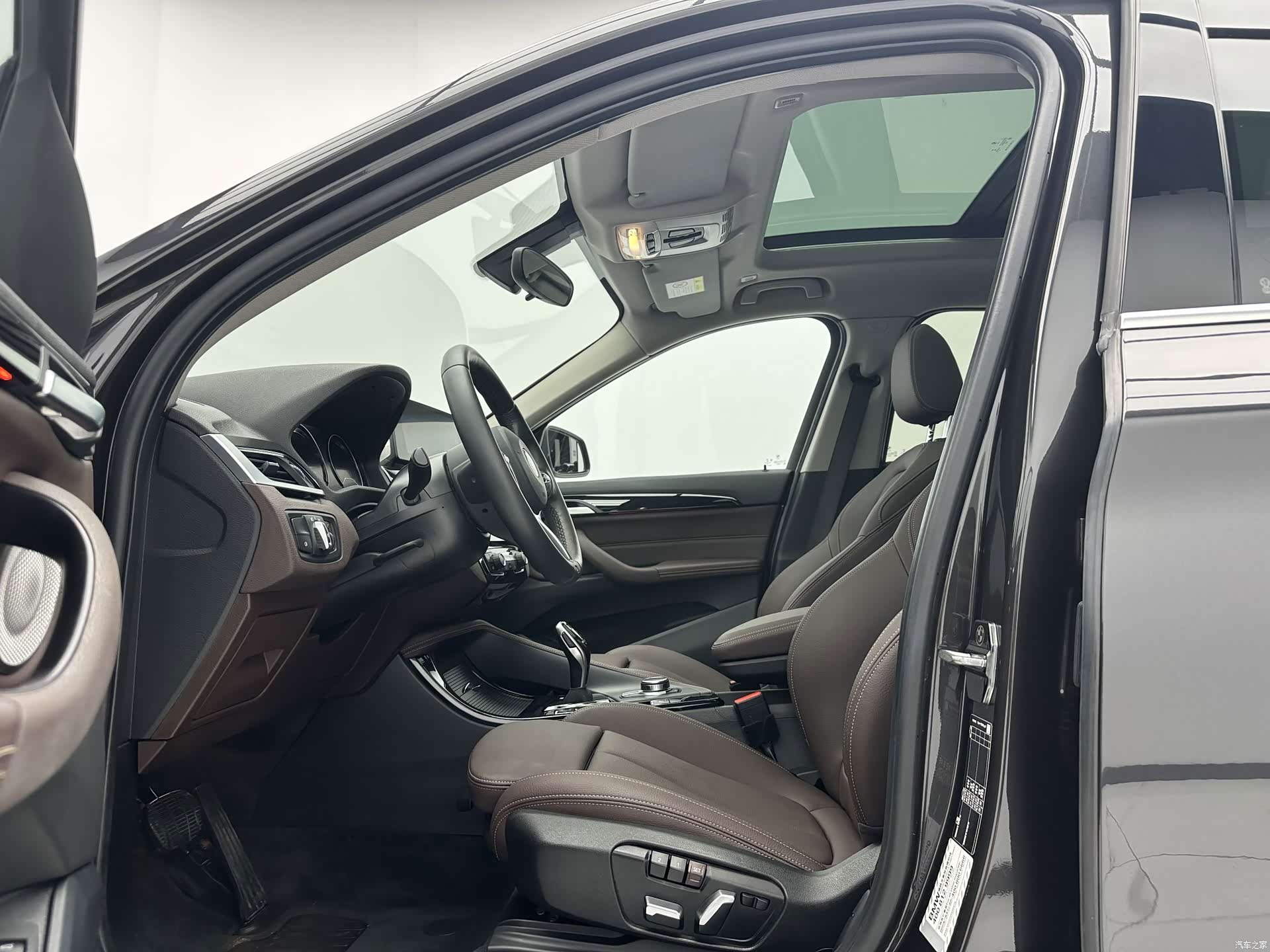 BMW X1, 2022 все фото