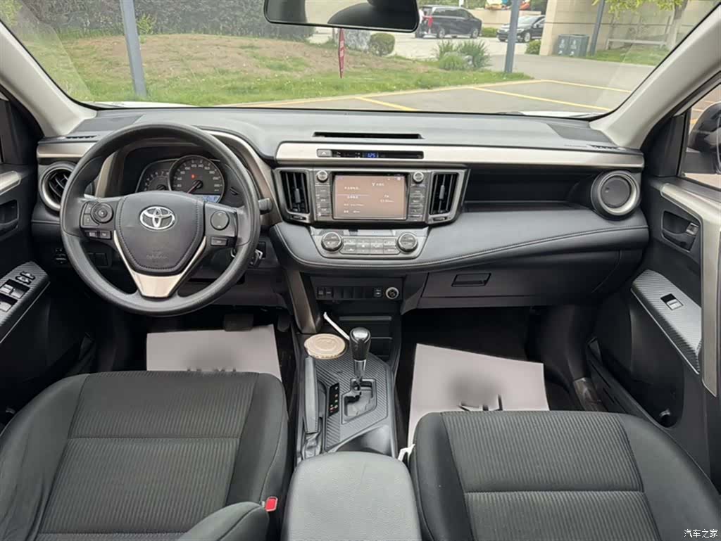Toyota RAV4, 2015 10