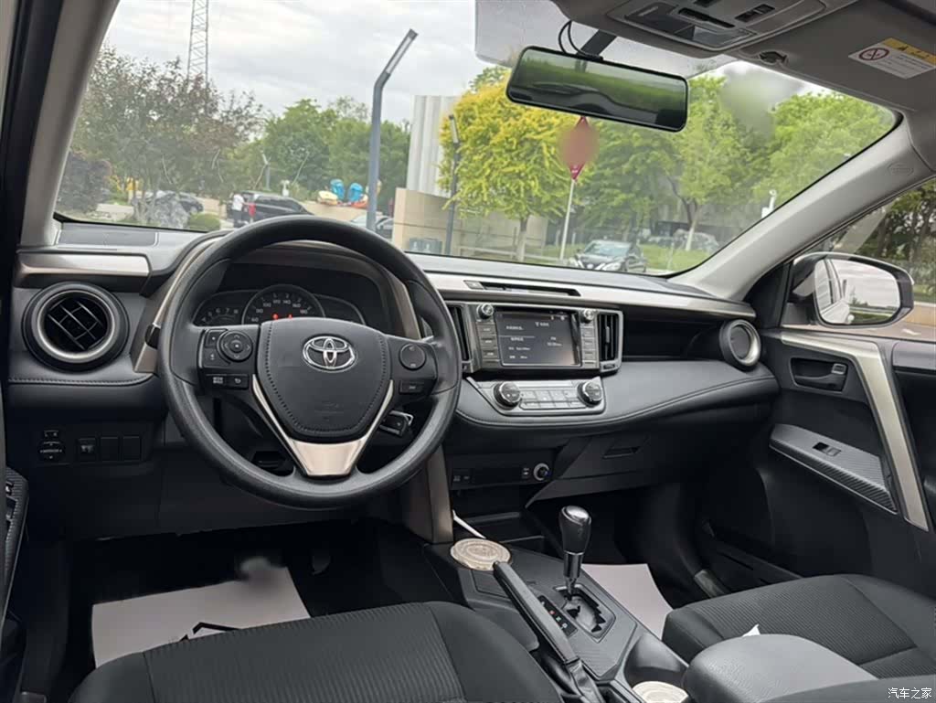 Toyota RAV4, 2015 11