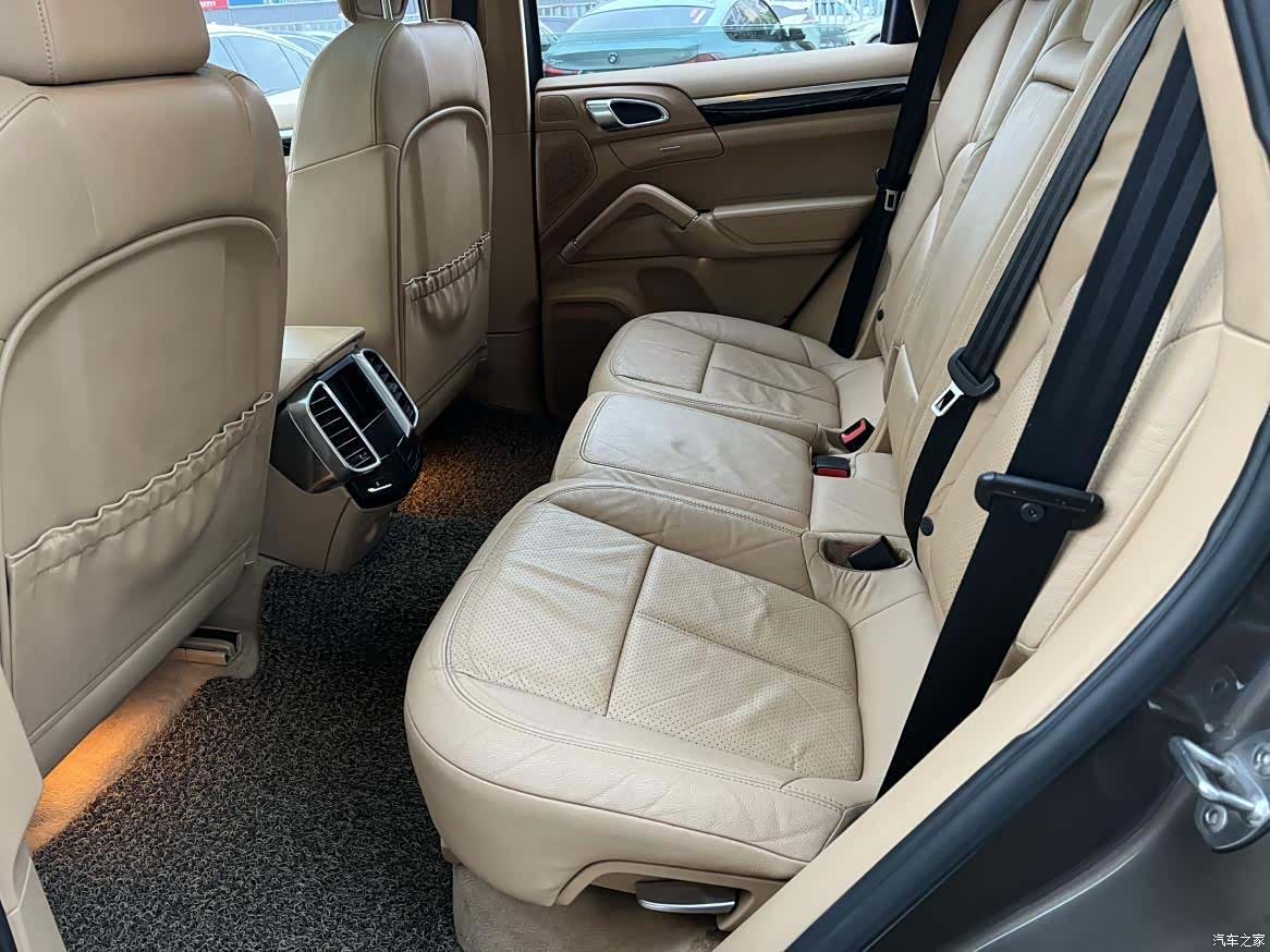 Porsche Cayenne, 2012 11