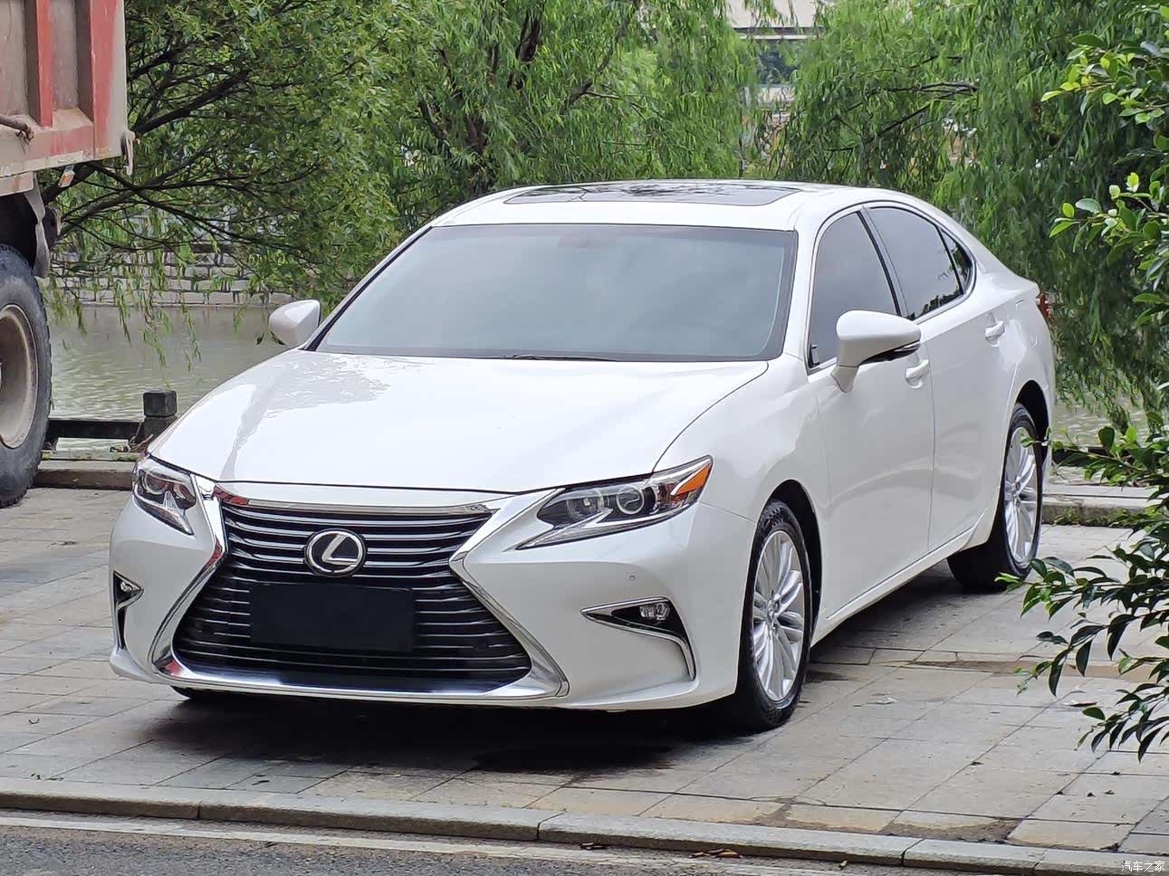 Lexus ES, 2017 1