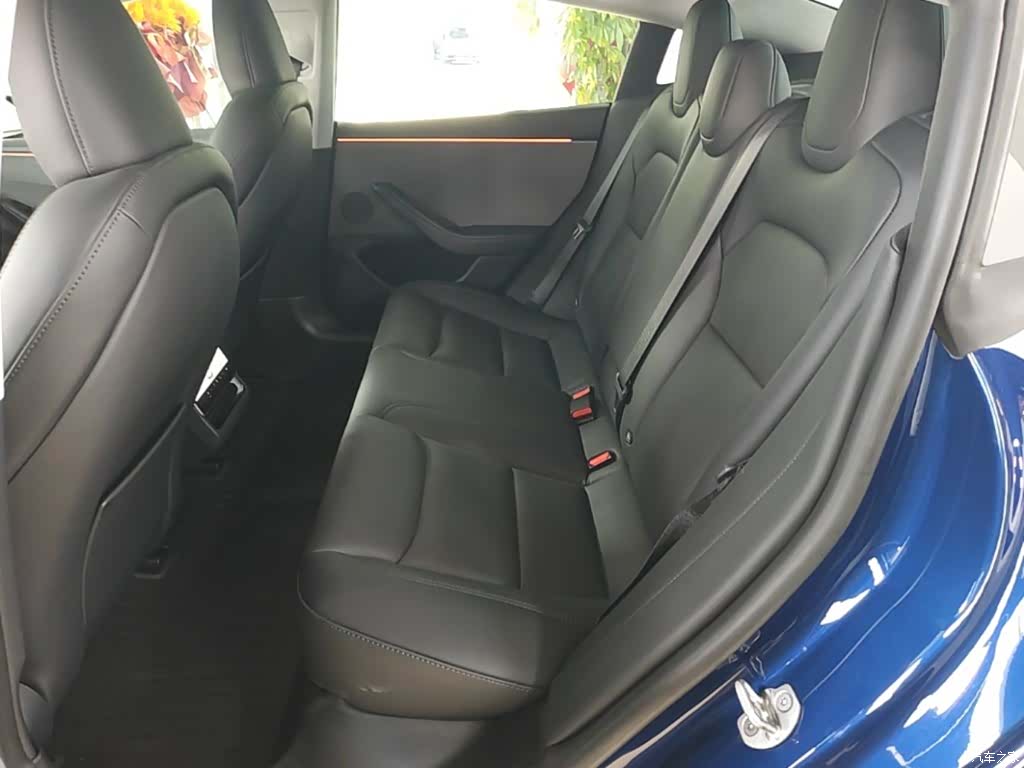 Tesla Model 3, 2025 17