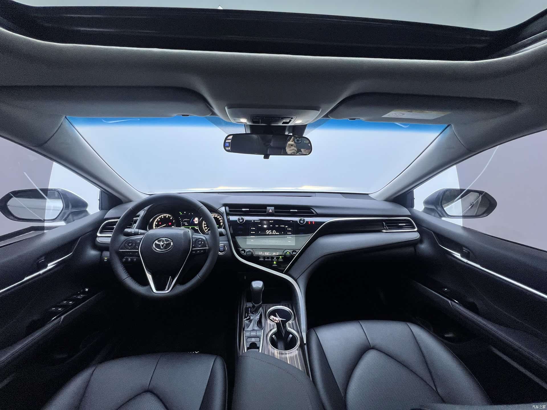 Toyota Camry, 2021 16