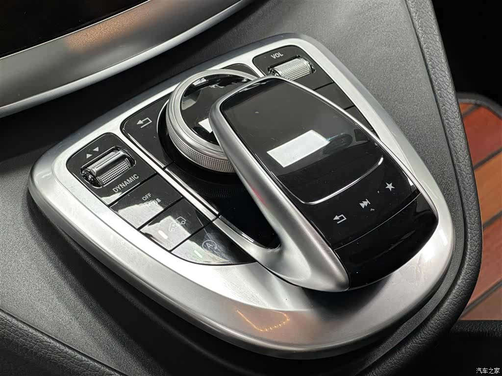 Mercedes-Benz V-Class, 2018 13
