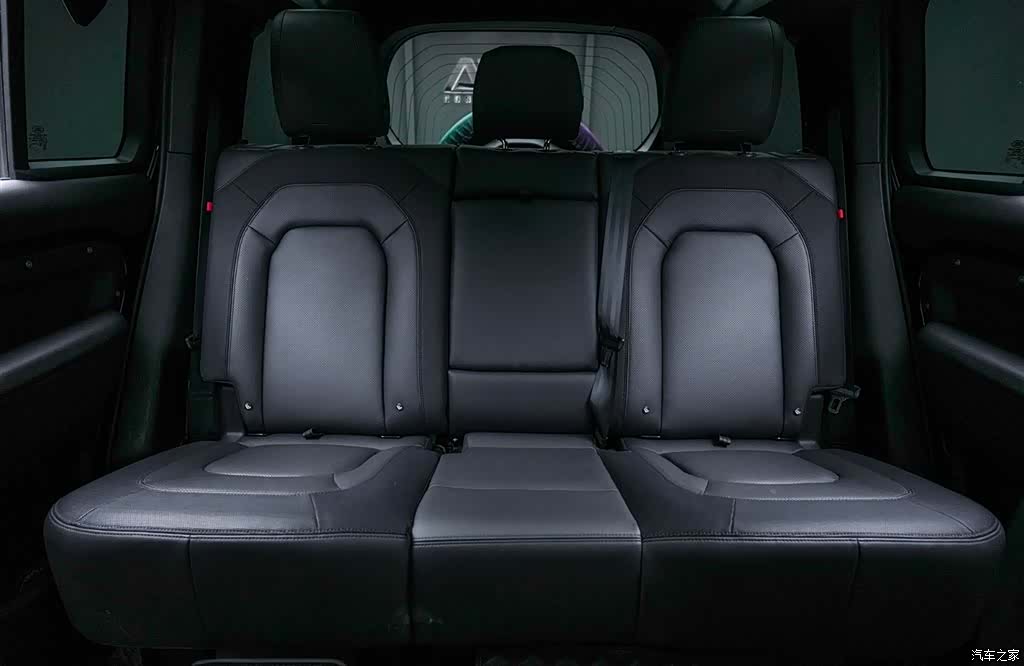 Land Rover Defender, 2023 14