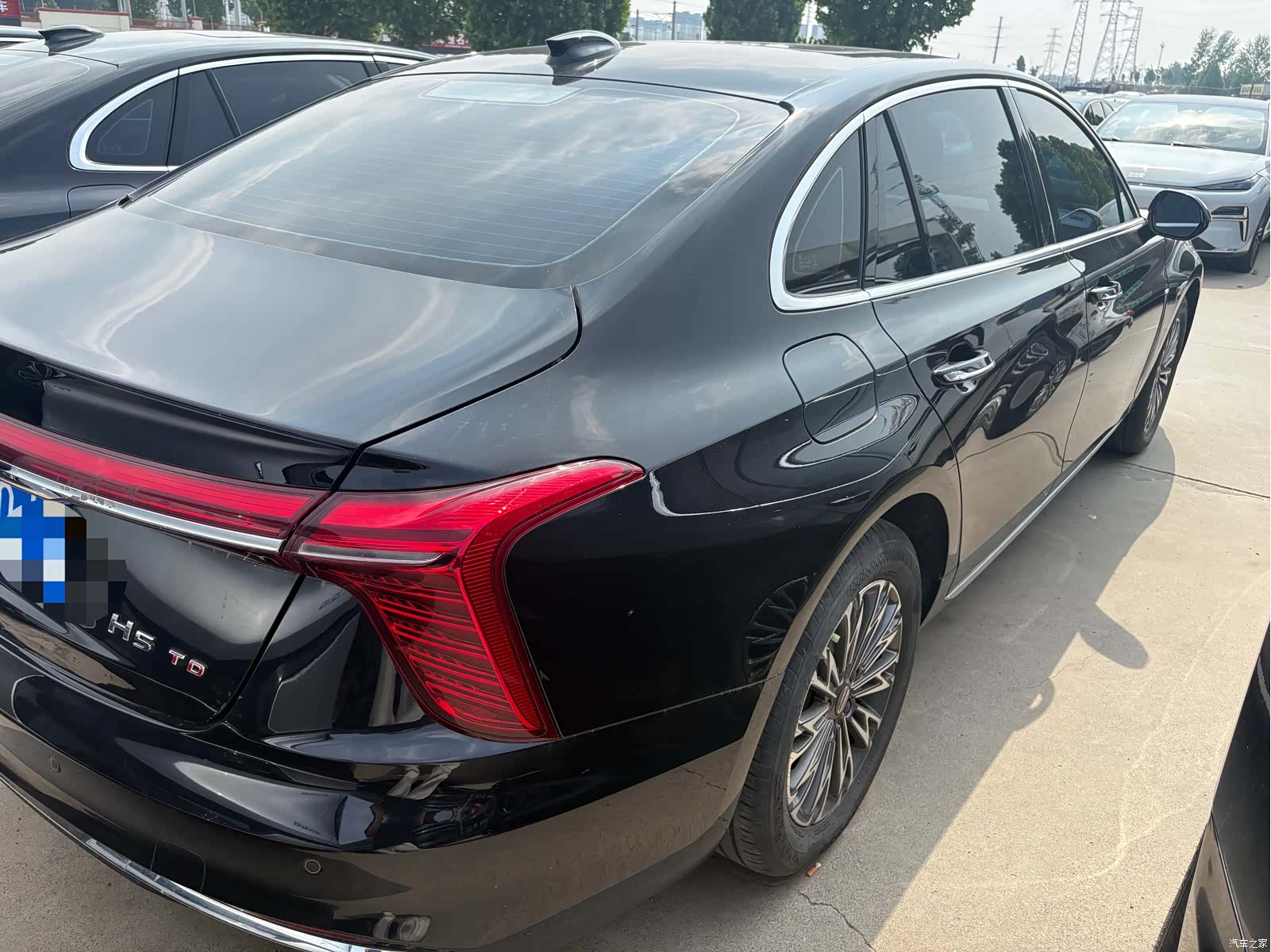 Hongqi H5, 2024 9
