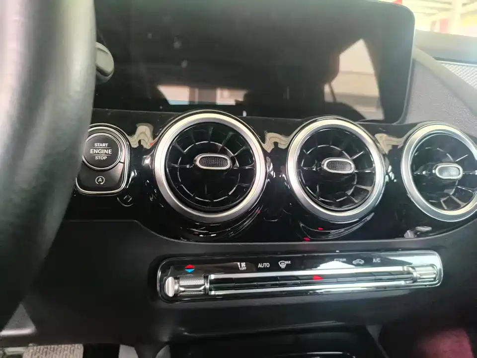 Mercedes-Benz GLA Mercedes-Benz GLA