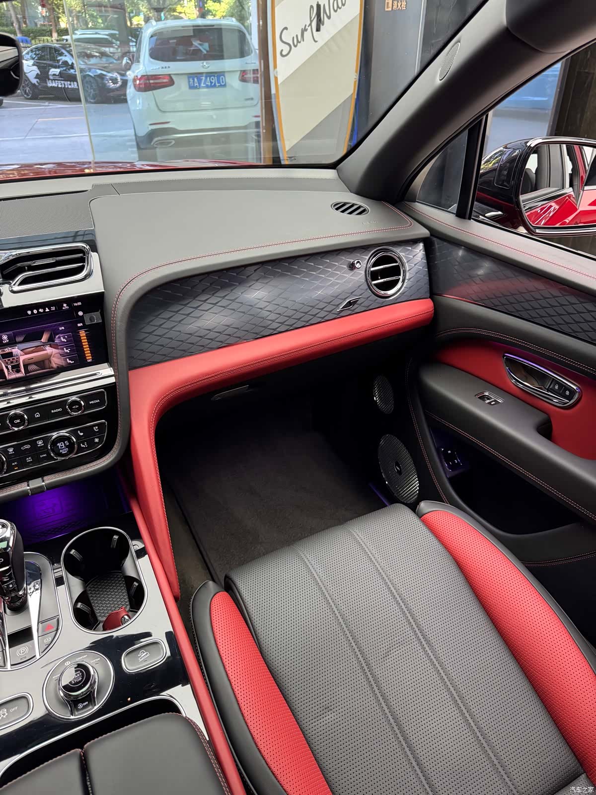 Bentley Bentayga, 2022 22