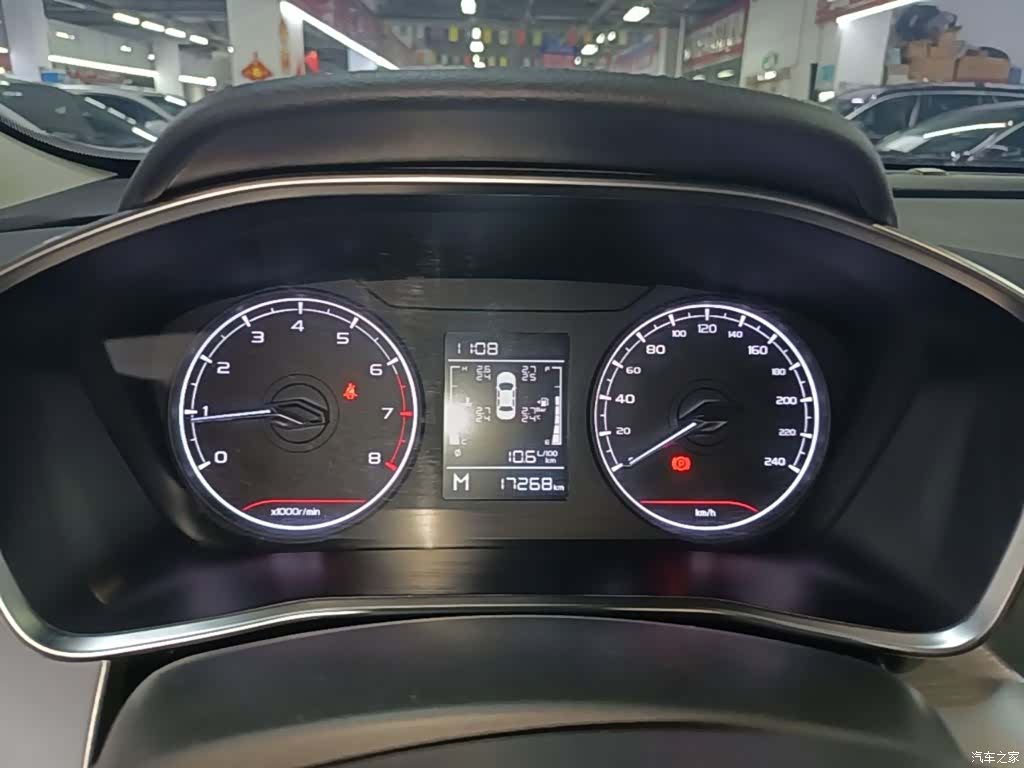 Geely Coolray, 2022 12