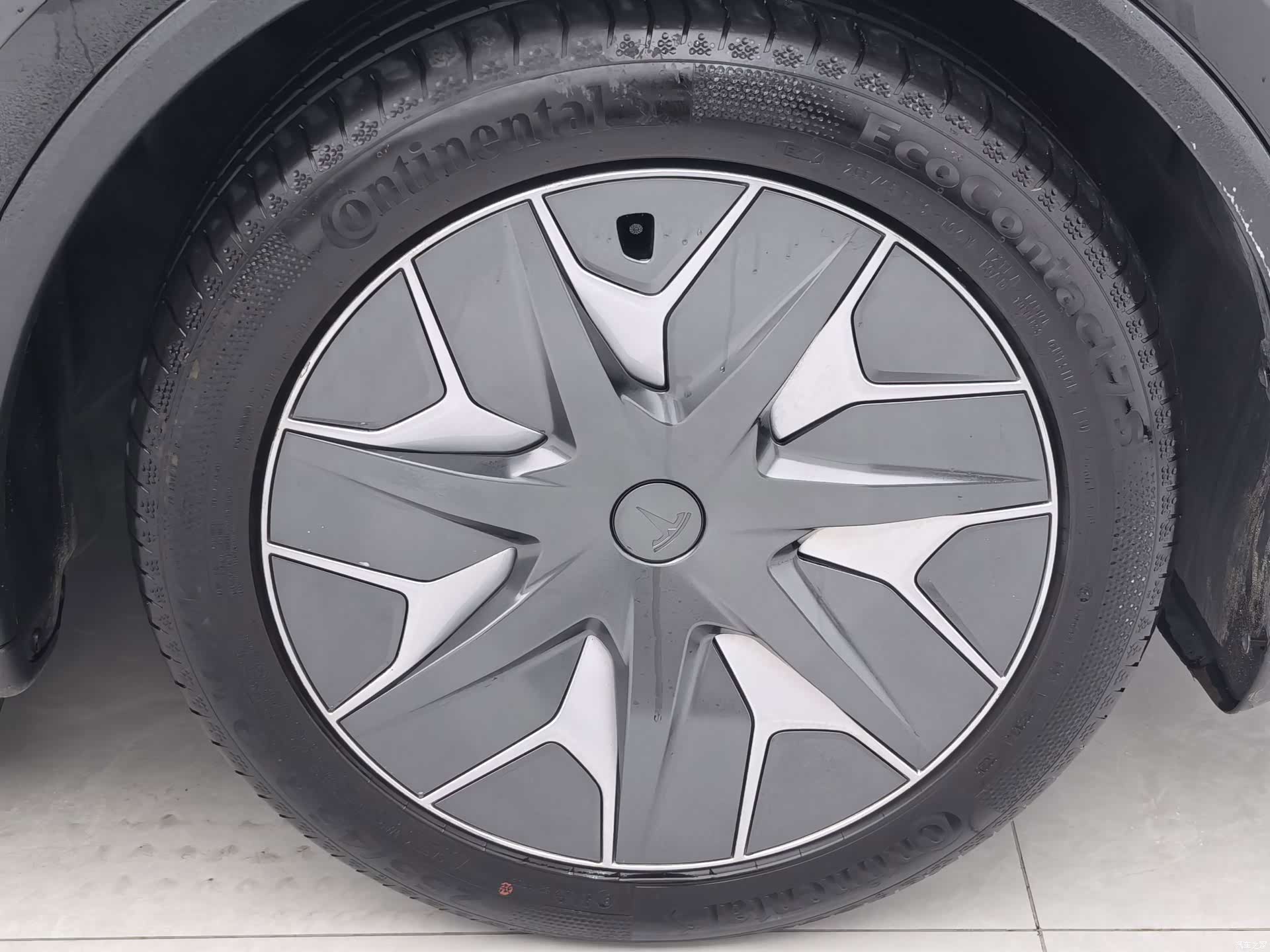 Tesla Model Y, 2025 7