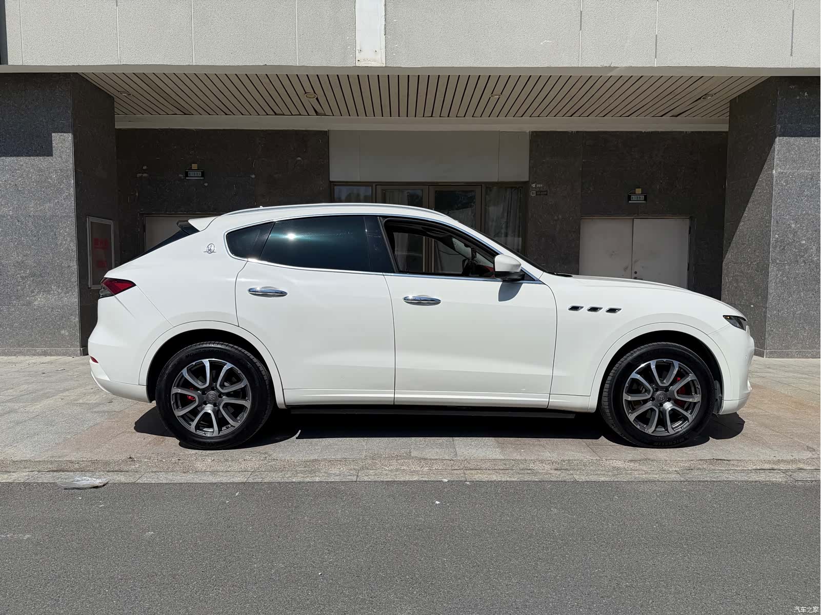 Maserati Levante, 2017 все фото