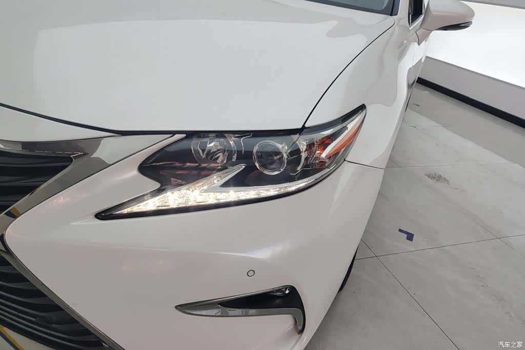 Lexus ES, 2016 все фото