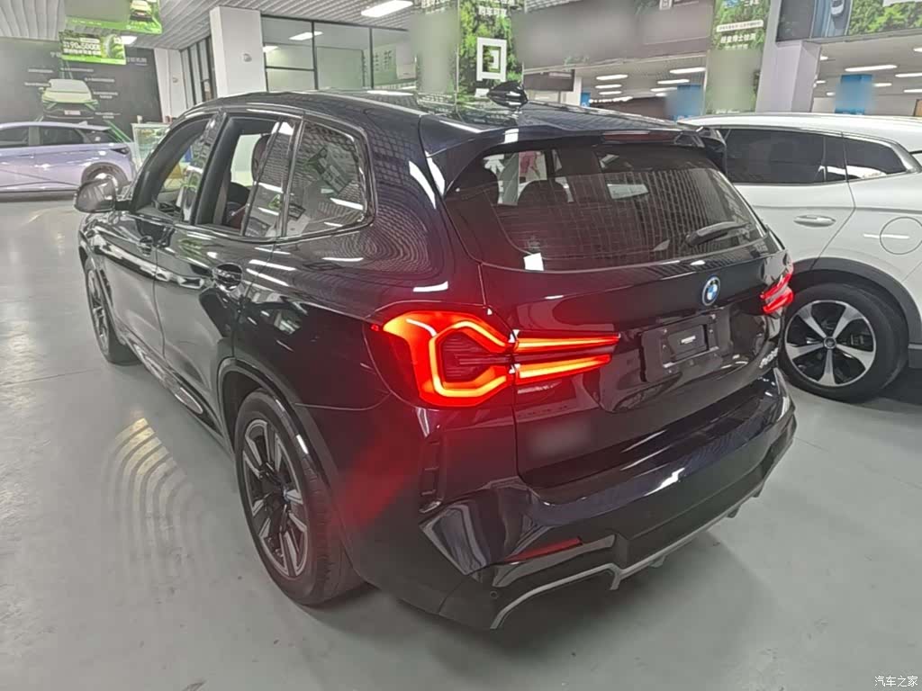 BMW iX3, 2023 все фото