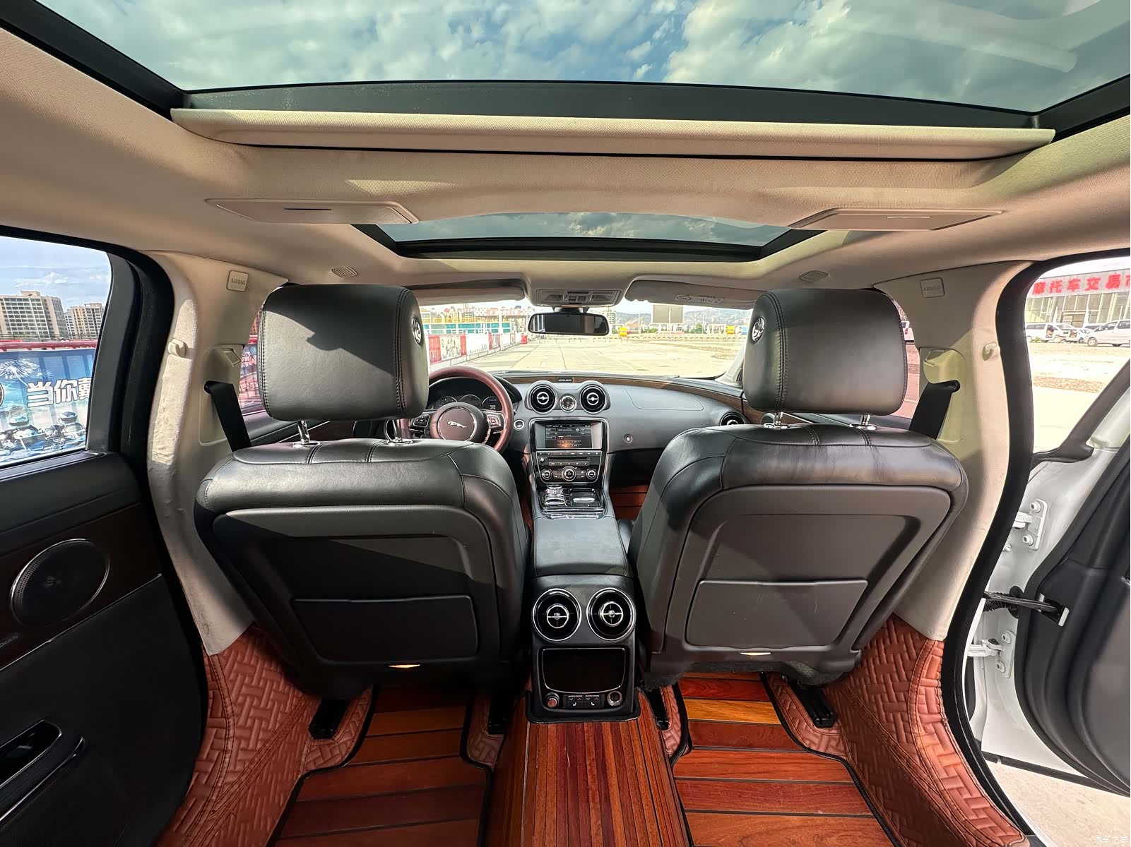 Jaguar XJ, 2016 10