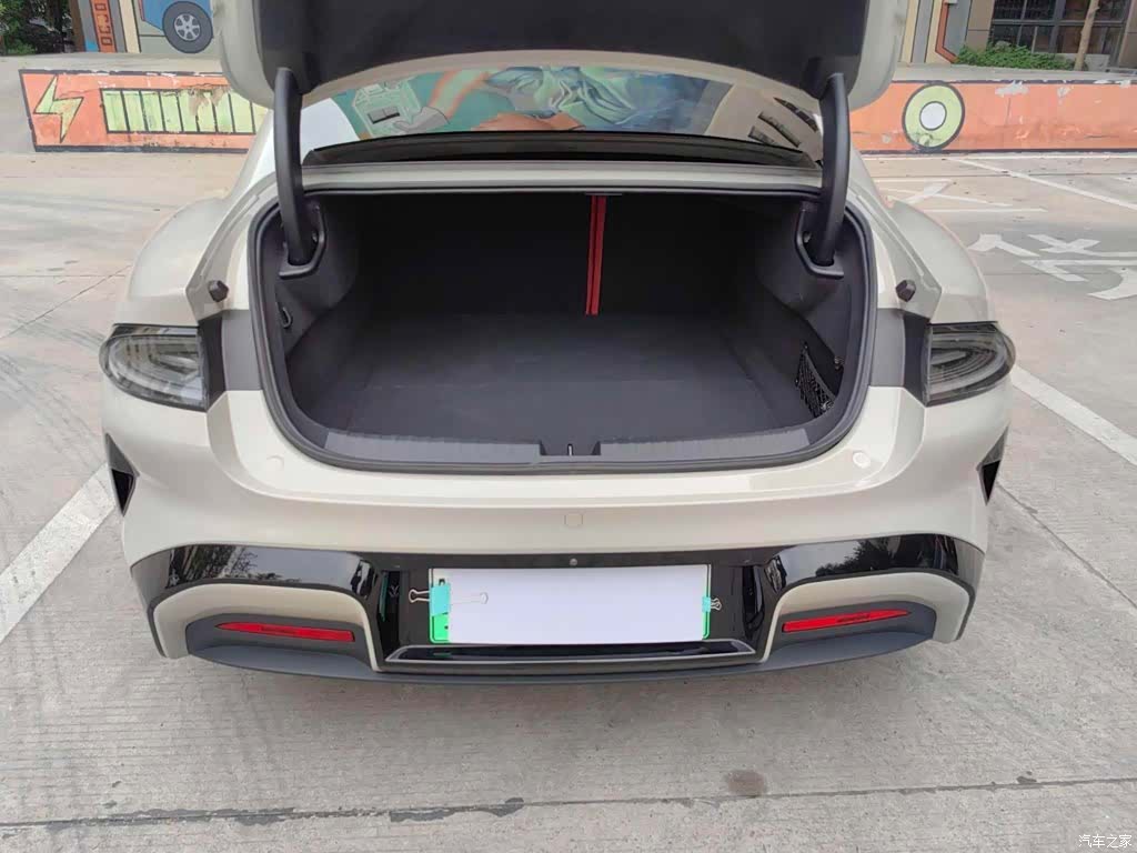 Xiaomi SU7, 2024 13